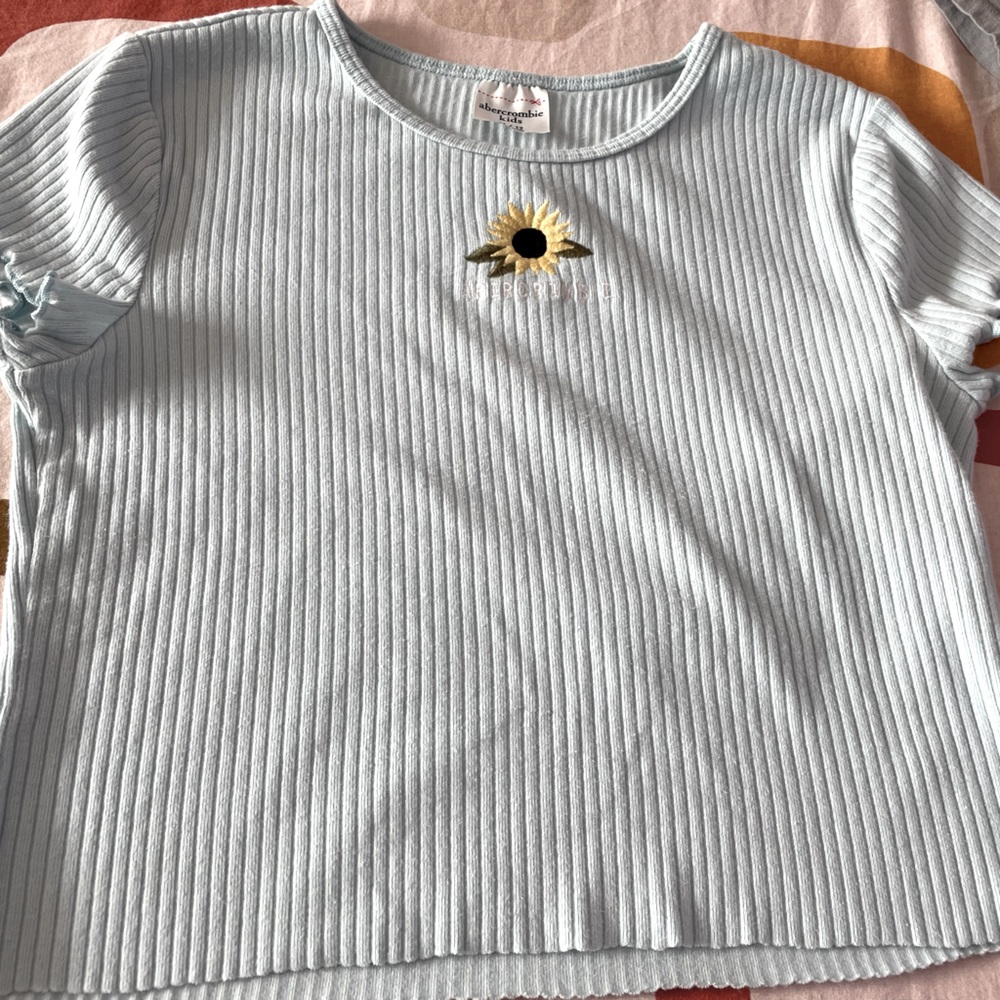 Abercrombie and finch blue flower crop top good condition no stains or rips
